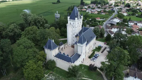 İnsansız hava aracı fotoğrafı Chazey-sur-ain-France Europe