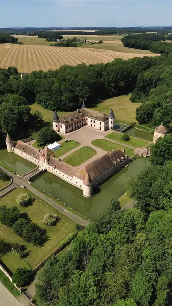 İnsansız hava aracı fotoğrafı Chevil Kalesi Fransa Avrupa