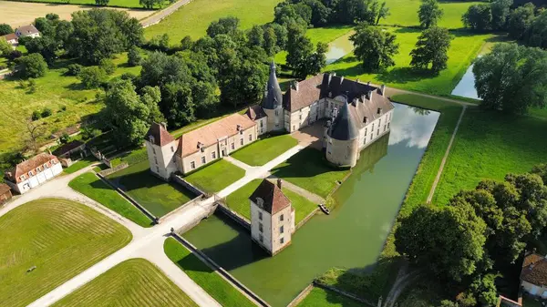 İHA fotoğrafı Commarin Kale Fransa Avrupa