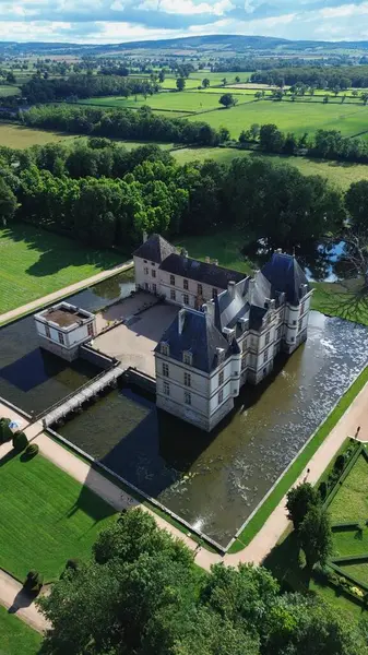 İnsansız hava aracı fotoğrafı Cormatin Kalesi Fransa Avrupa