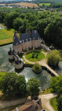 İnsansız hava aracı fotoğrafı Motte Kalesi Fransa Avrupa