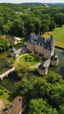 İnsansız hava aracı fotoğrafı Motte Kalesi Fransa Avrupa