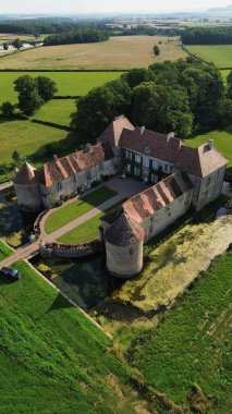 İnsansız hava aracı fotoğrafı Lacour d 'Arcenay Şatosu Fransa Avrupa