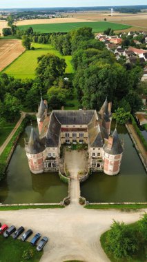 İnsansız hava aracı fotoğrafı Longecourt kalesi Fransa Avrupa