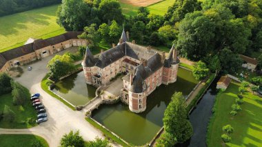 İnsansız hava aracı fotoğrafı Longecourt kalesi Fransa Avrupa