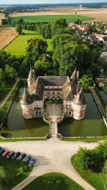 İnsansız hava aracı fotoğrafı Longecourt kalesi Fransa Avrupa