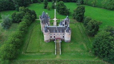 İnsansız hava aracı fotoğrafı Loriol kalesi Fransa Avrupa