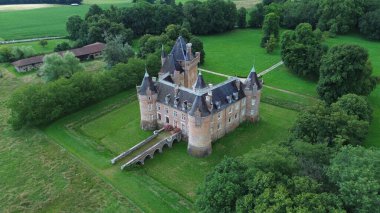 İnsansız hava aracı fotoğrafı Loriol kalesi Fransa Avrupa