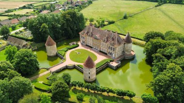 İnsansız hava aracı fotoğrafı Missery kalesi Fransa Avrupa