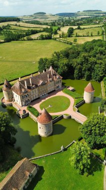 İnsansız hava aracı fotoğrafı Missery kalesi Fransa Avrupa