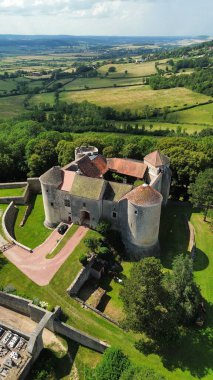 İnsansız hava aracı fotoğrafı Mont Saint-Jean kalesi Fransa Avrupa
