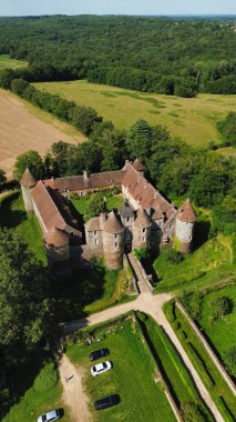 İnsansız hava aracı fotoğrafı Ratilly Kalesi Fransa Avrupa