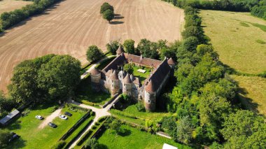 İnsansız hava aracı fotoğrafı Ratilly Kalesi Fransa Avrupa