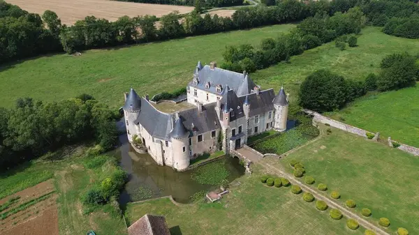 İnsansız hava aracı fotoğrafı Boucard kalesi Fransa Avrupa 