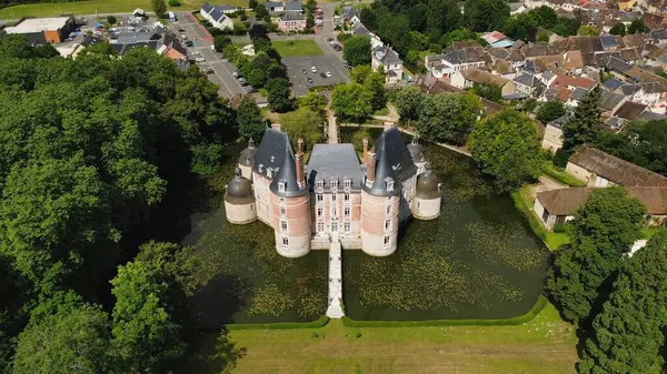 İnsansız hava aracı fotoğrafı Motte Kalesi Fransa Avrupa