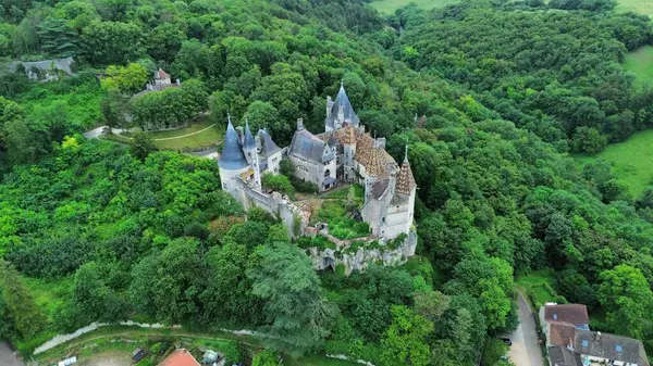 İnsansız hava aracı fotoğrafı La Rochepot kalesi Fransa Avrupa