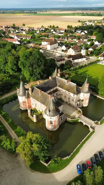İnsansız hava aracı fotoğrafı Longecourt kalesi Fransa Avrupa