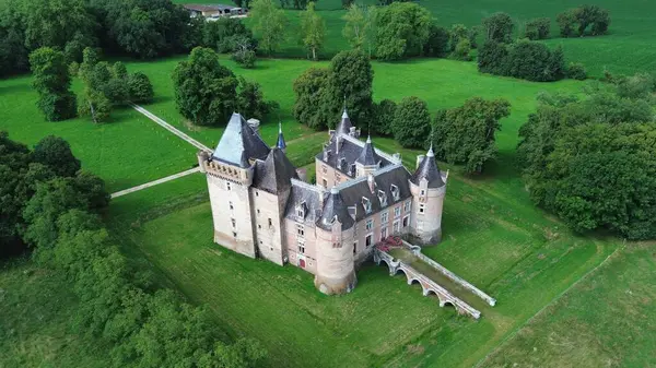 İnsansız hava aracı fotoğrafı Loriol kalesi Fransa Avrupa