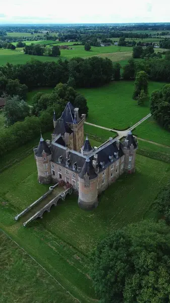 İnsansız hava aracı fotoğrafı Loriol kalesi Fransa Avrupa