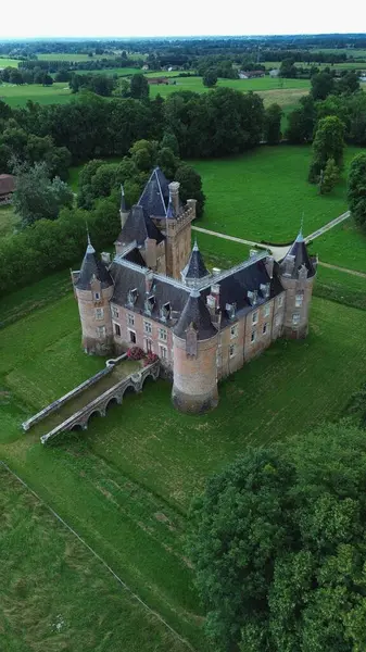 İnsansız hava aracı fotoğrafı Loriol kalesi Fransa Avrupa