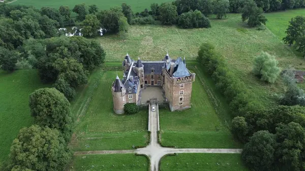 İnsansız hava aracı fotoğrafı Loriol kalesi Fransa Avrupa