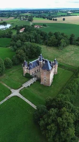 İnsansız hava aracı fotoğrafı Loriol kalesi Fransa Avrupa