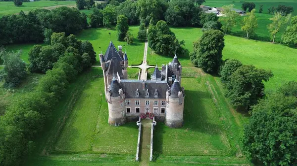 İnsansız hava aracı fotoğrafı Loriol kalesi Fransa Avrupa