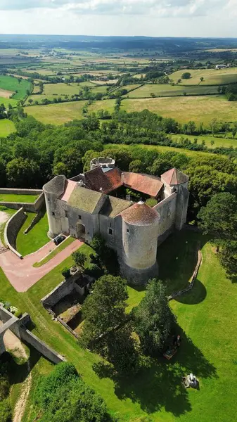 İnsansız hava aracı fotoğrafı Mont Saint-Jean kalesi Fransa Avrupa