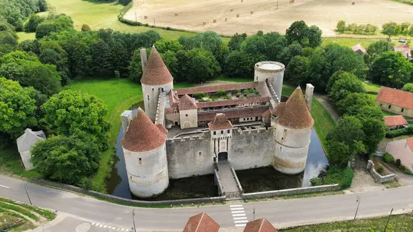 İnsansız hava aracı fotoğrafı Posanges Kalesi Fransa Avrupa