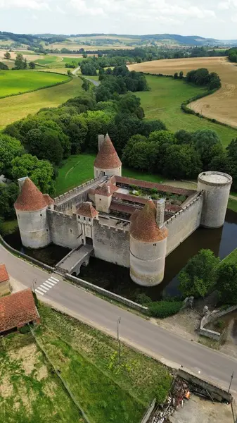 İnsansız hava aracı fotoğrafı Posanges Kalesi Fransa Avrupa
