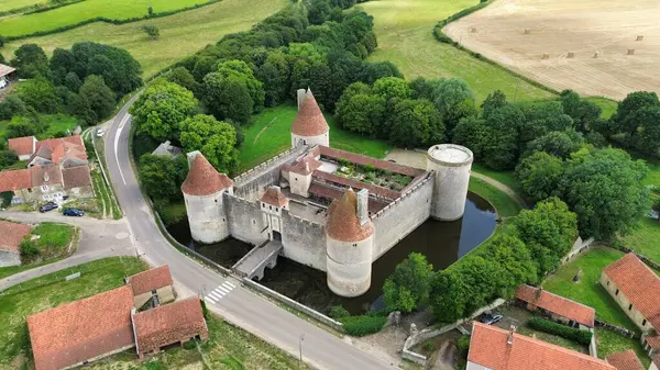 İnsansız hava aracı fotoğrafı Posanges Kalesi Fransa Avrupa