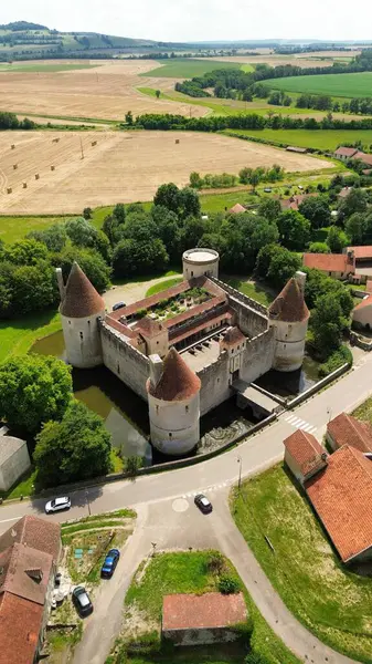 İnsansız hava aracı fotoğrafı Posanges Kalesi Fransa Avrupa