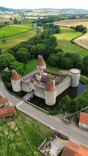 İnsansız hava aracı fotoğrafı Posanges Kalesi Fransa Avrupa