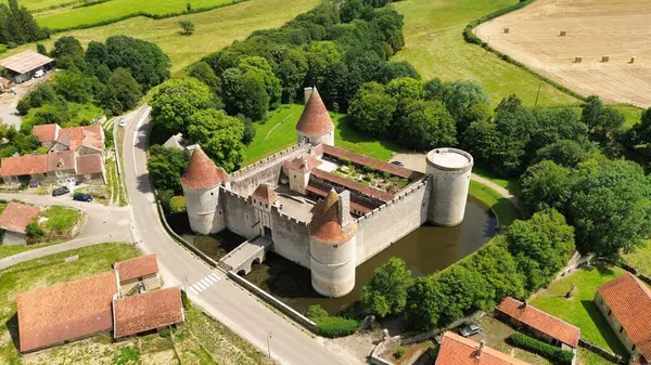 İnsansız hava aracı fotoğrafı Posanges Kalesi Fransa Avrupa