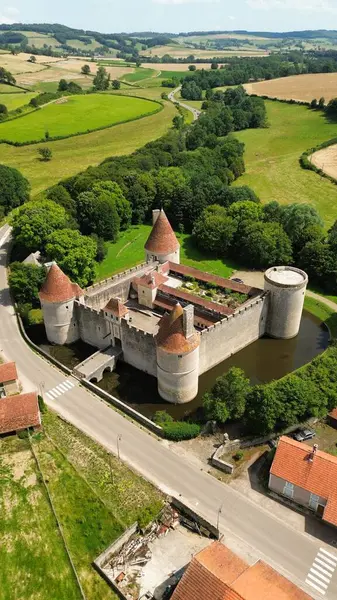 İnsansız hava aracı fotoğrafı Posanges Kalesi Fransa Avrupa