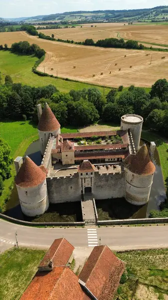 İnsansız hava aracı fotoğrafı Posanges Kalesi Fransa Avrupa