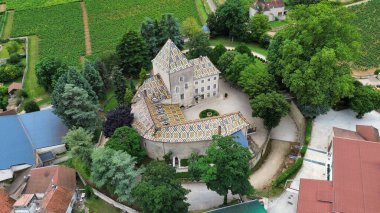 İnsansız hava aracı fotoğrafı Santenay Kalesi Fransa Avrupa