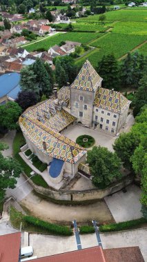İnsansız hava aracı fotoğrafı Santenay Kalesi Fransa Avrupa