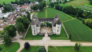 İnsansız hava aracı fotoğrafı Savigny-les-Beaune Kalesi Fransa Avrupa