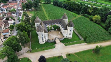 İnsansız hava aracı fotoğrafı Savigny-les-Beaune Kalesi Fransa Avrupa