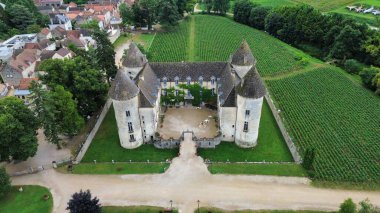 İnsansız hava aracı fotoğrafı Savigny-les-Beaune Kalesi Fransa Avrupa