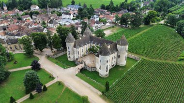İnsansız hava aracı fotoğrafı Savigny-les-Beaune Kalesi Fransa Avrupa