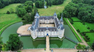İnsansız hava aracı fotoğrafı Bourgogne Şatosu Fransa Avrupa