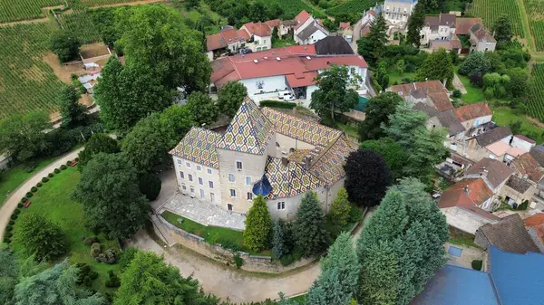 İnsansız hava aracı fotoğrafı Santenay Kalesi Fransa Avrupa
