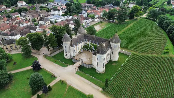 İnsansız hava aracı fotoğrafı Savigny-les-Beaune Kalesi Fransa Avrupa