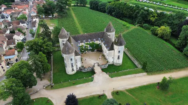 İnsansız hava aracı fotoğrafı Savigny-les-Beaune Kalesi Fransa Avrupa