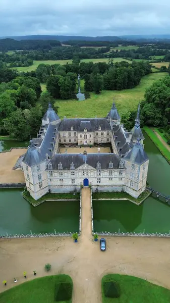 İnsansız hava aracı fotoğrafı Bourgogne Şatosu Fransa Avrupa