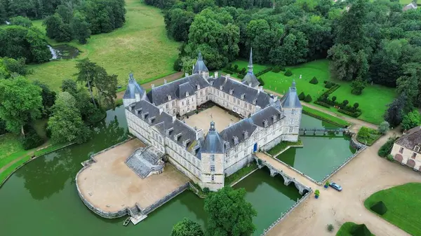 İnsansız hava aracı fotoğrafı Bourgogne Şatosu Fransa Avrupa
