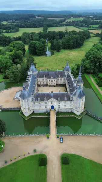 İnsansız hava aracı fotoğrafı Bourgogne Şatosu Fransa Avrupa