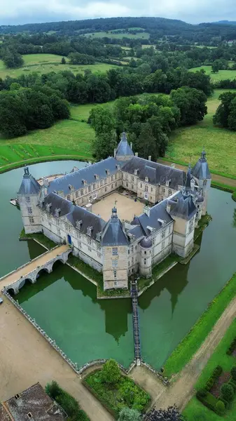 İnsansız hava aracı fotoğrafı Bourgogne Şatosu Fransa Avrupa